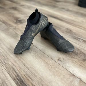 Nike vapor football cleats